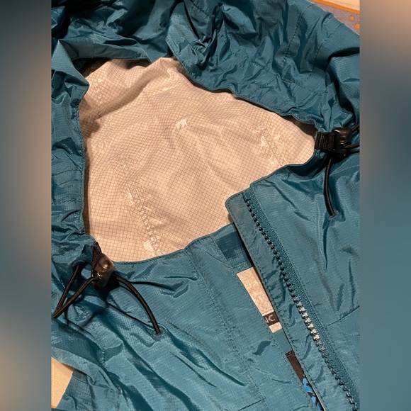 Eastern Mountain Sports rain jacket - Picture 3 of 10